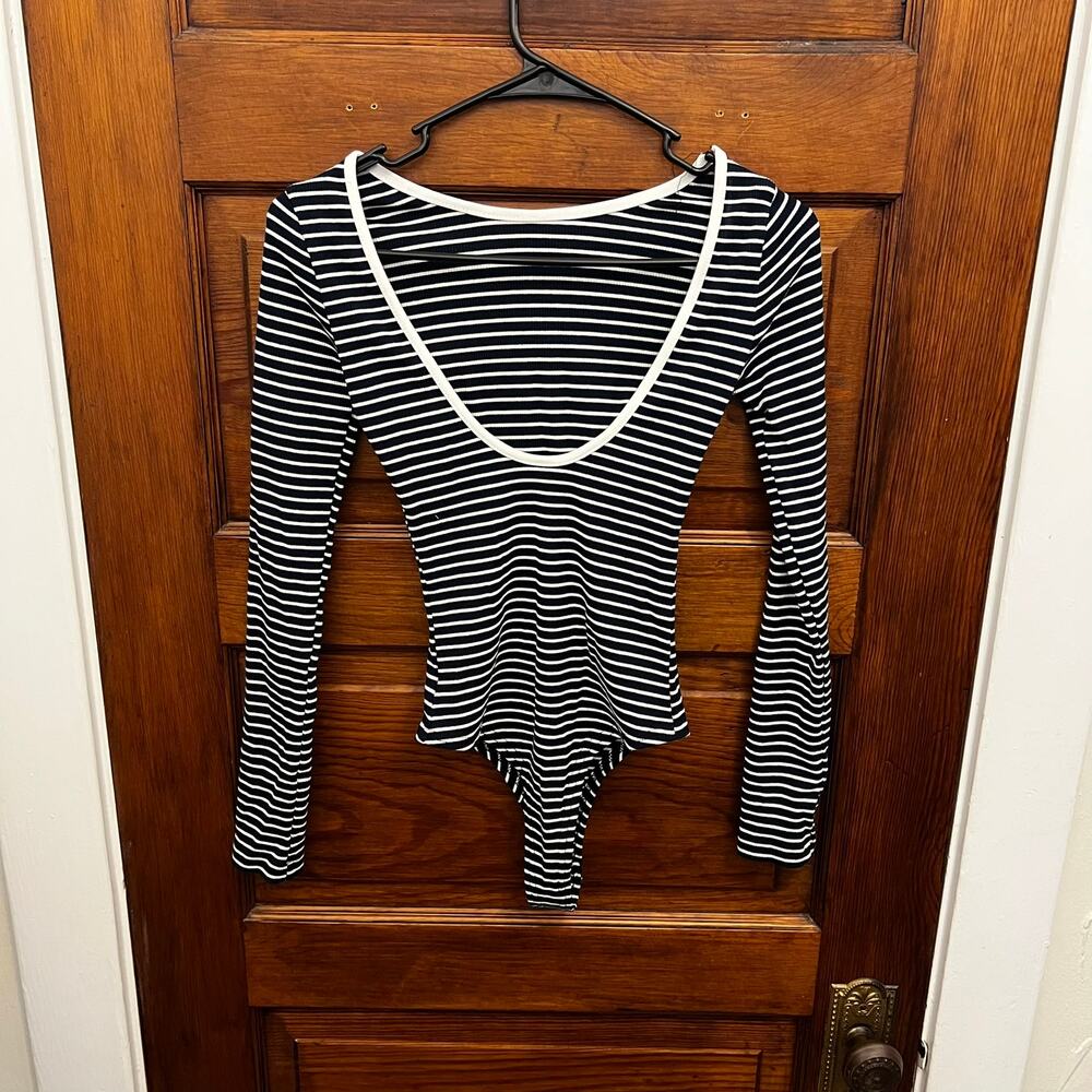 Commense Women's sz XS Open Back Stripe Long Sleeve Bodysuit Navy White
